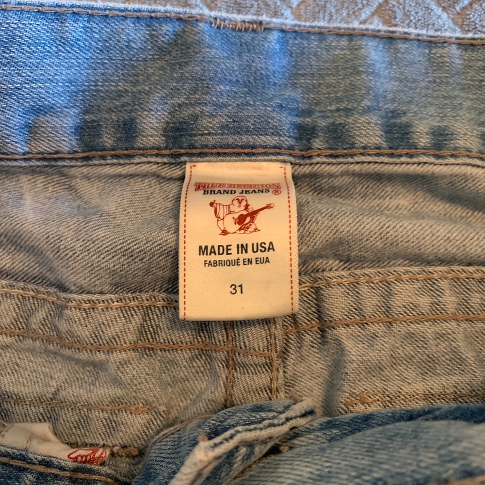 MENS- light wash true religion jeans.